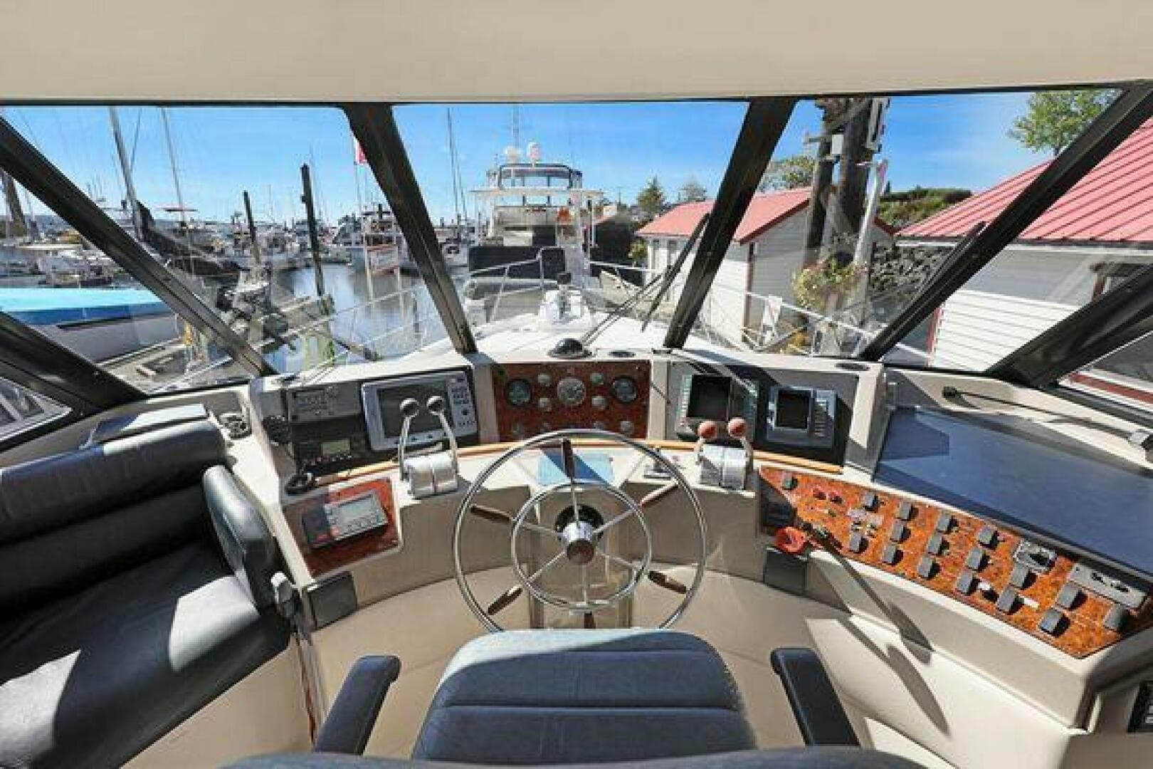 1998 Bayliner 4788 — photo 18