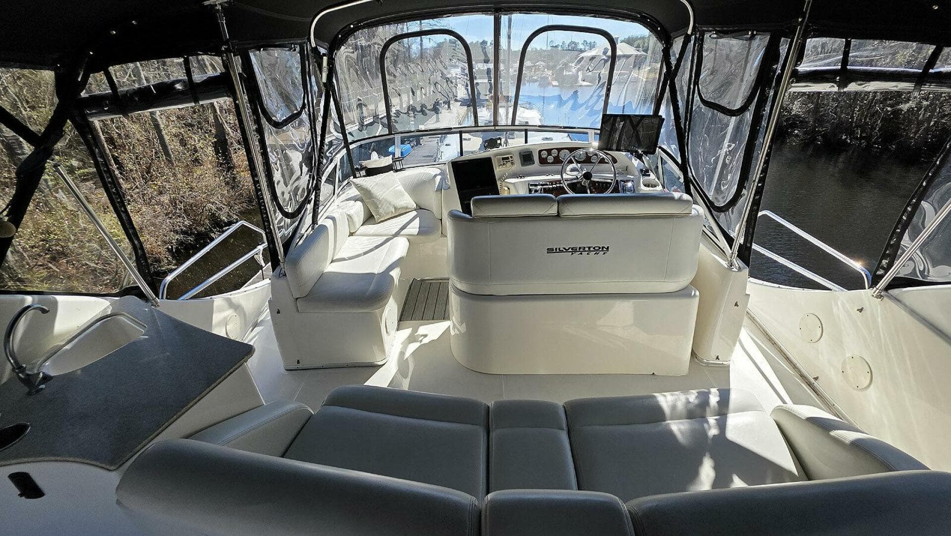 2001 Silverton 410 Sport Bridge — photo 30