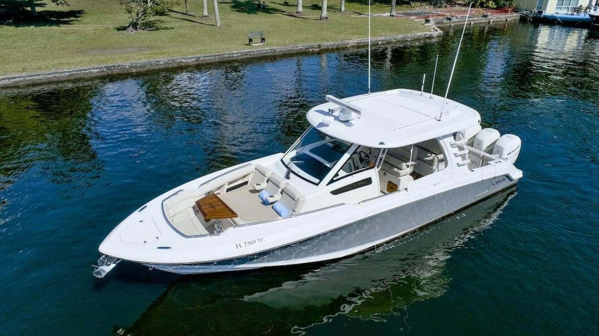 2019 Boston Whaler 350 Realm — photo 9
