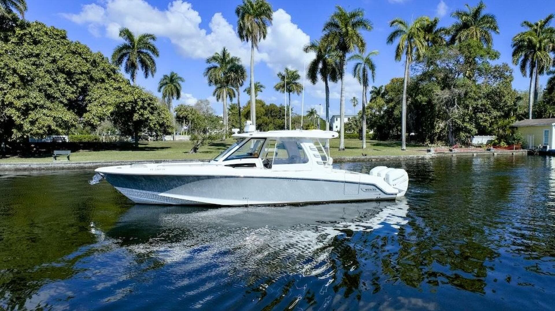 2019 Boston Whaler 350 Realm — photo 4