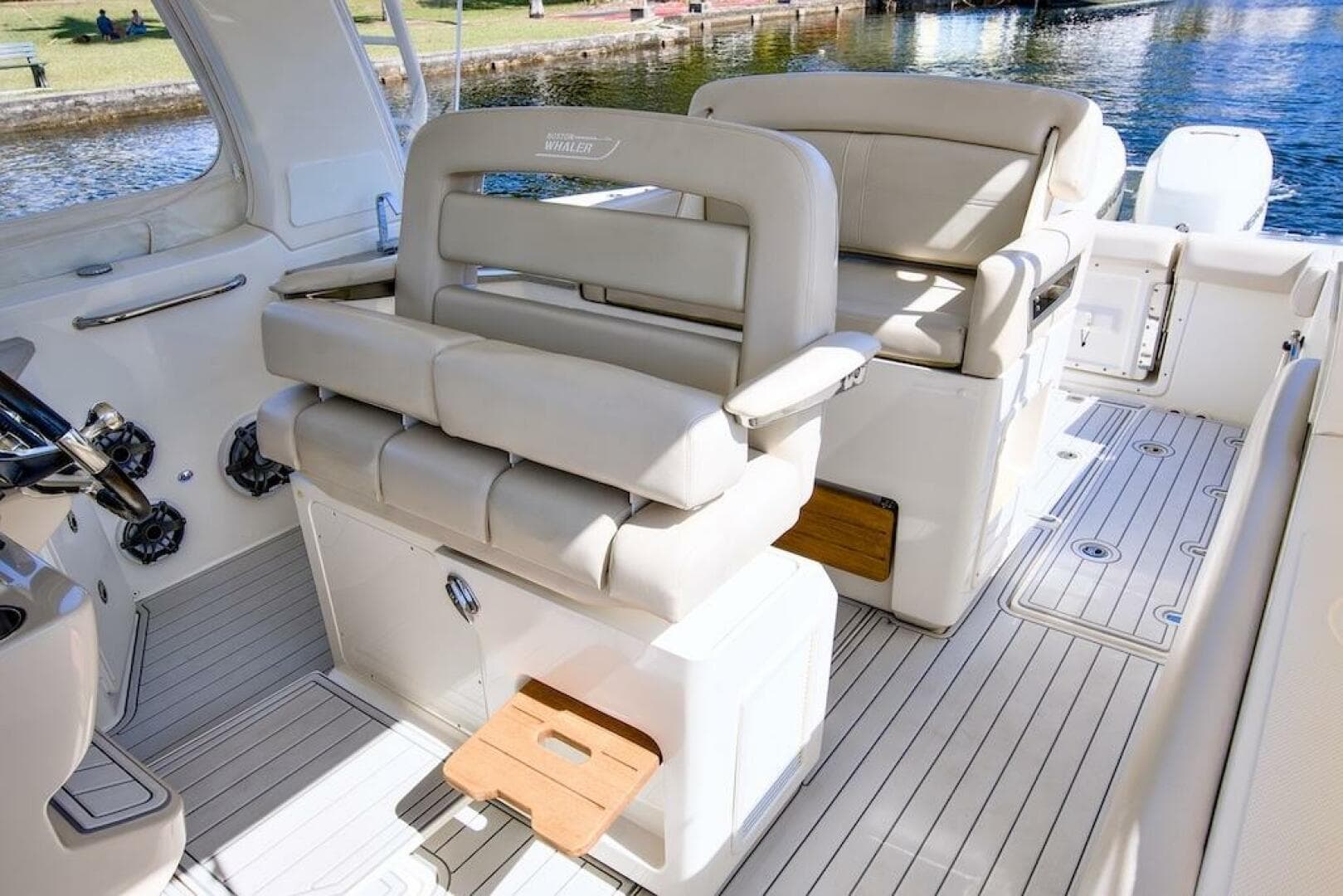 2019 Boston Whaler 350 Realm — photo 13