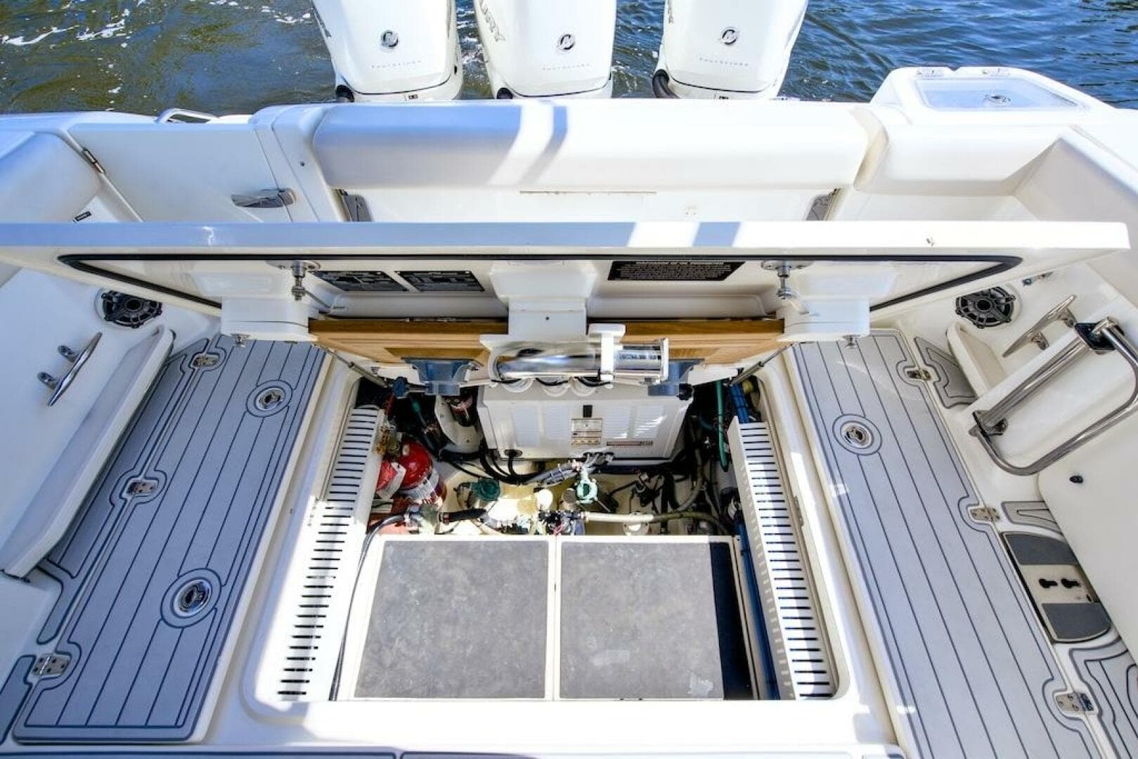 2019 Boston Whaler 350 Realm — photo 31