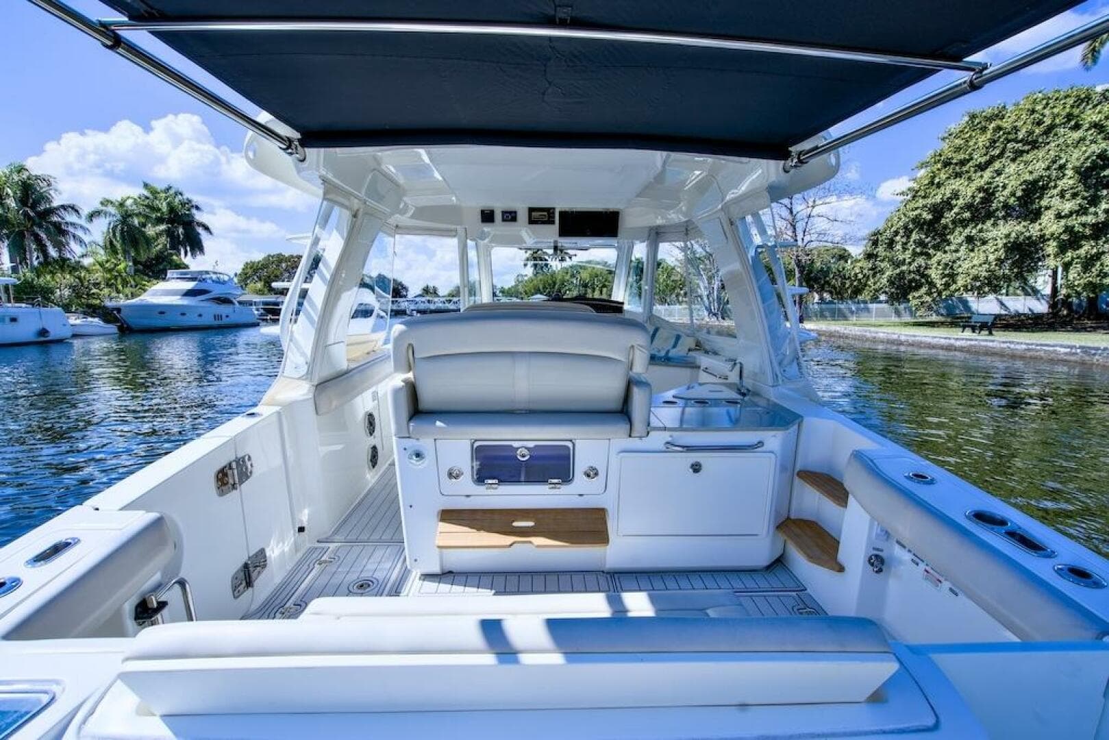 2019 Boston Whaler 350 Realm — photo 23