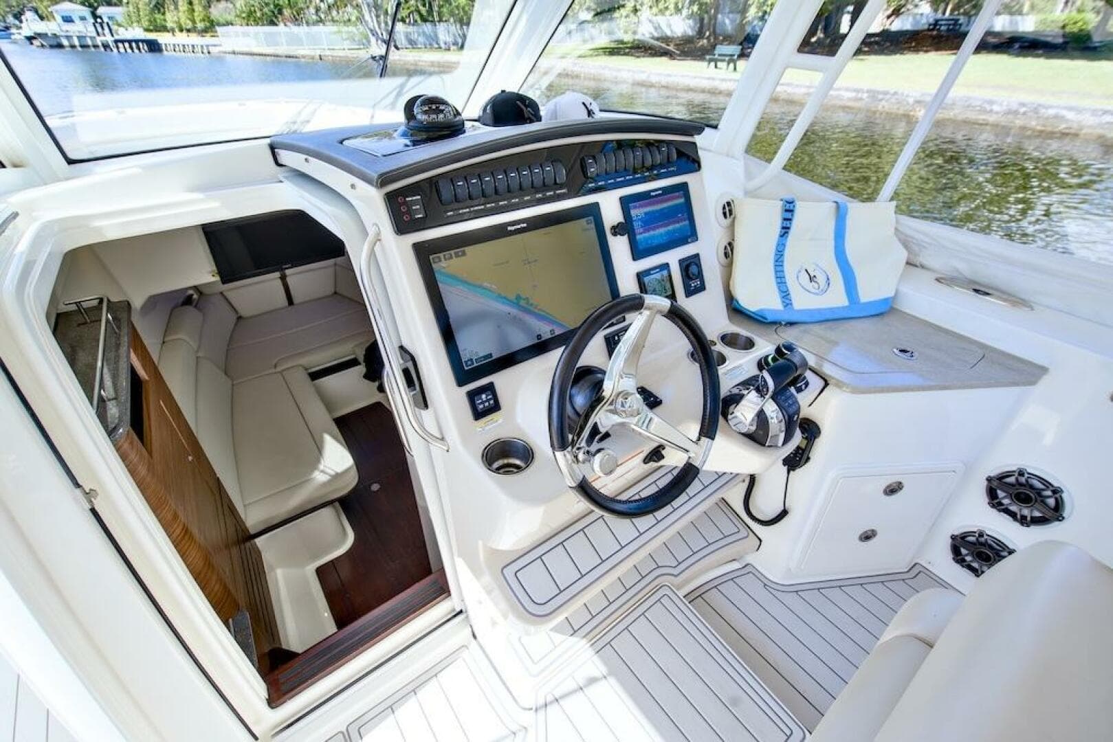 2019 Boston Whaler 350 Realm — photo 17
