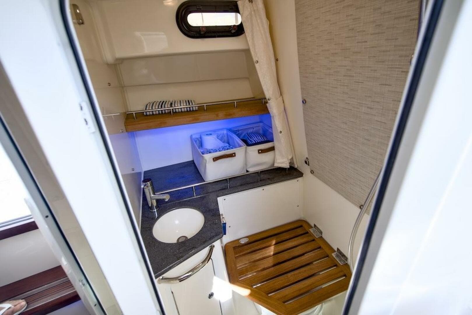 2019 Boston Whaler 350 Realm — photo 28