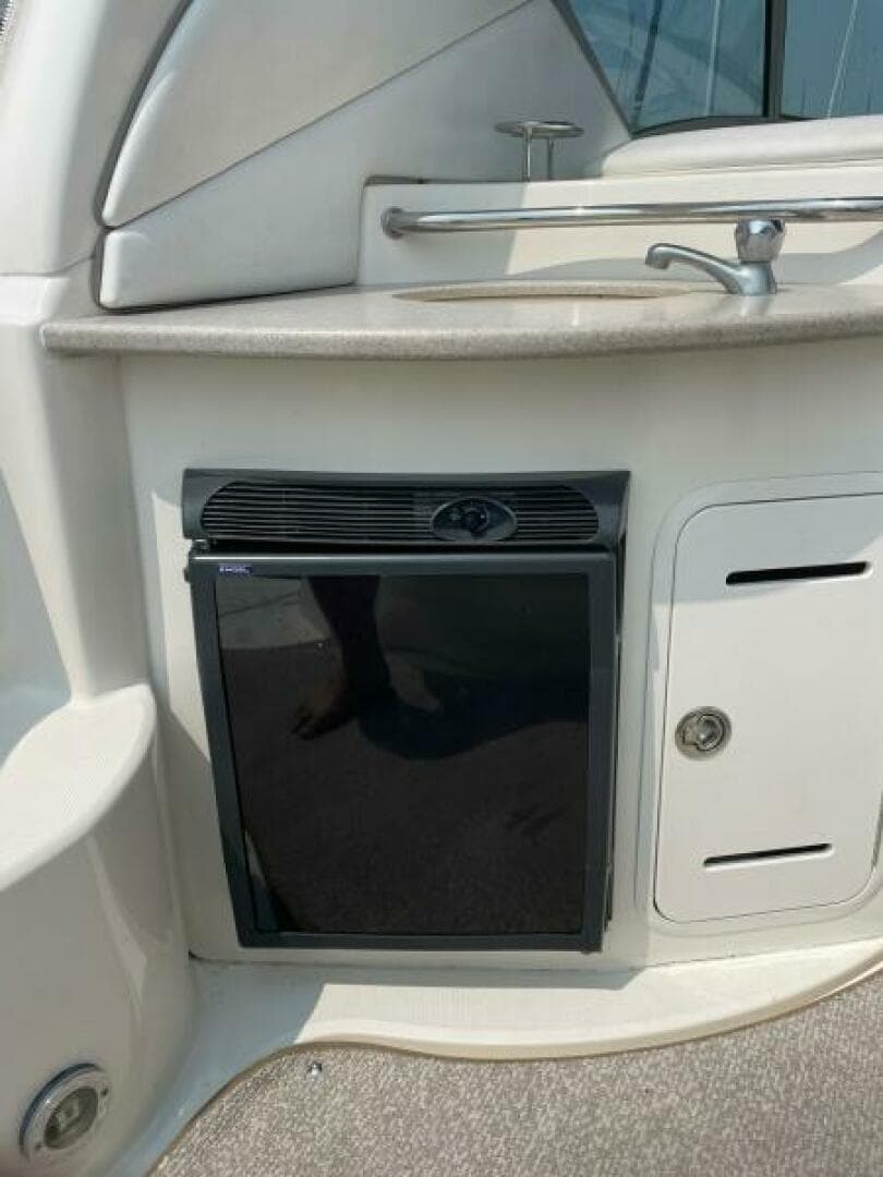 2005 Sea Ray 320 Sundancer — photo 10