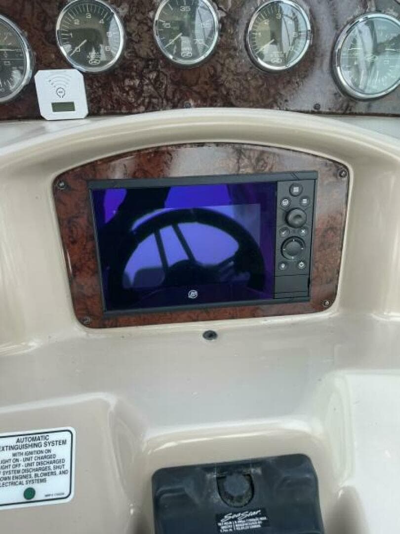 2005 Sea Ray 320 Sundancer — photo 13