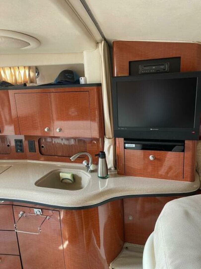 2005 Sea Ray 320 Sundancer — photo 18