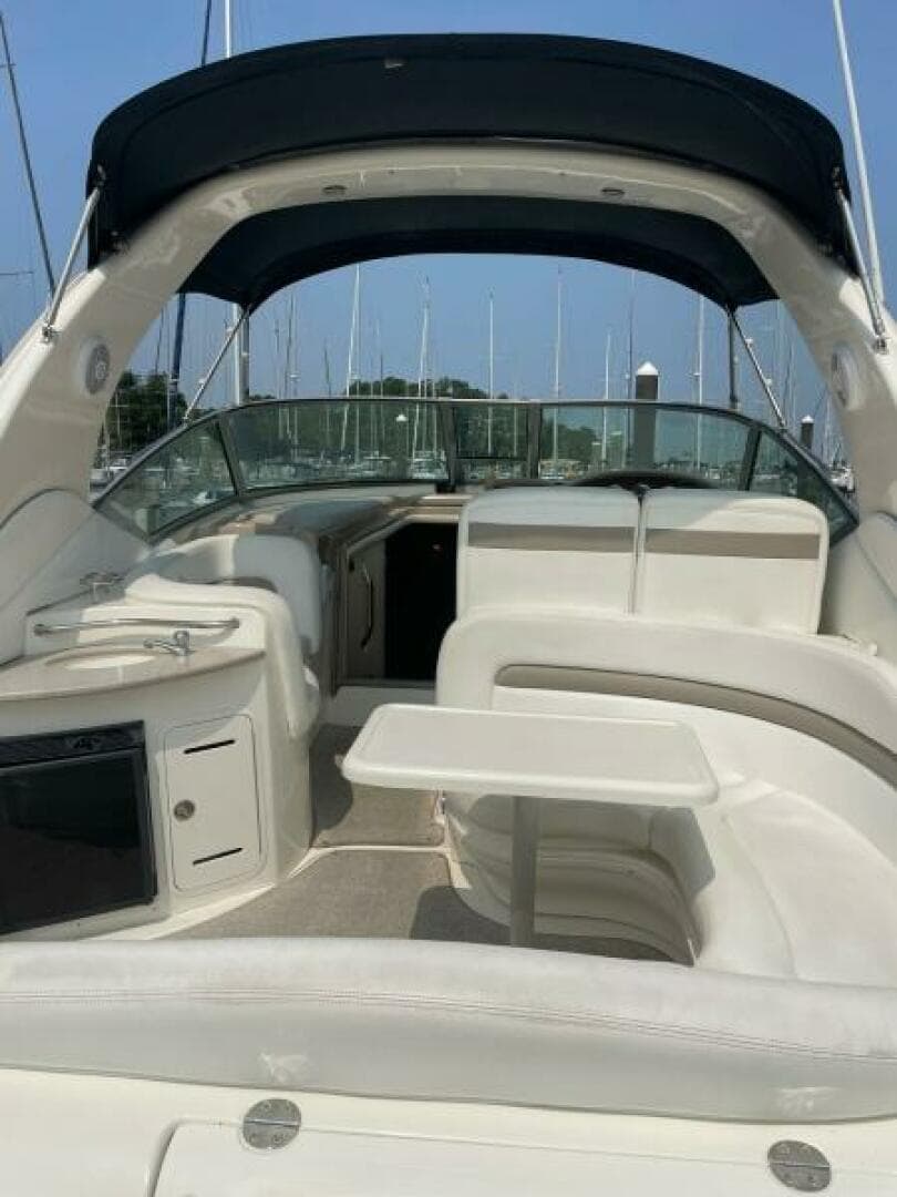 2005 Sea Ray 320 Sundancer — photo 8