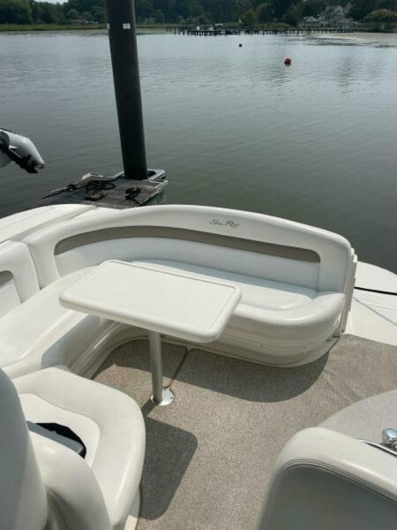2005 Sea Ray 320 Sundancer — photo 7
