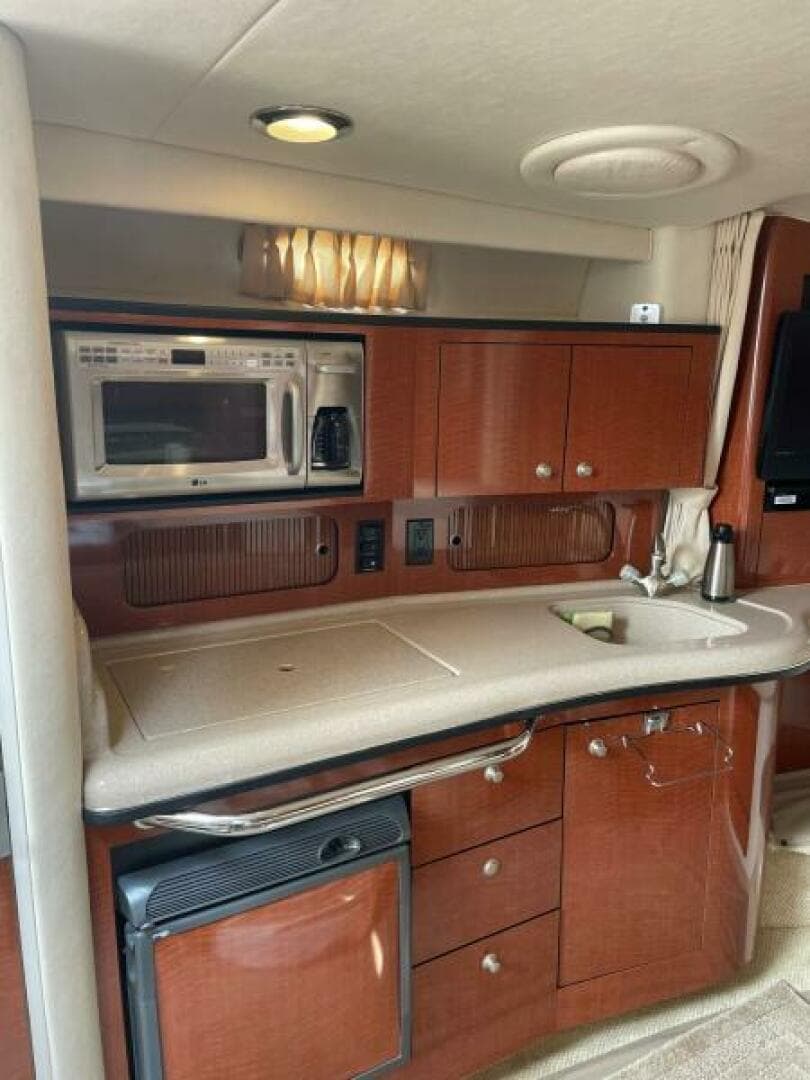 2005 Sea Ray 320 Sundancer — photo 16