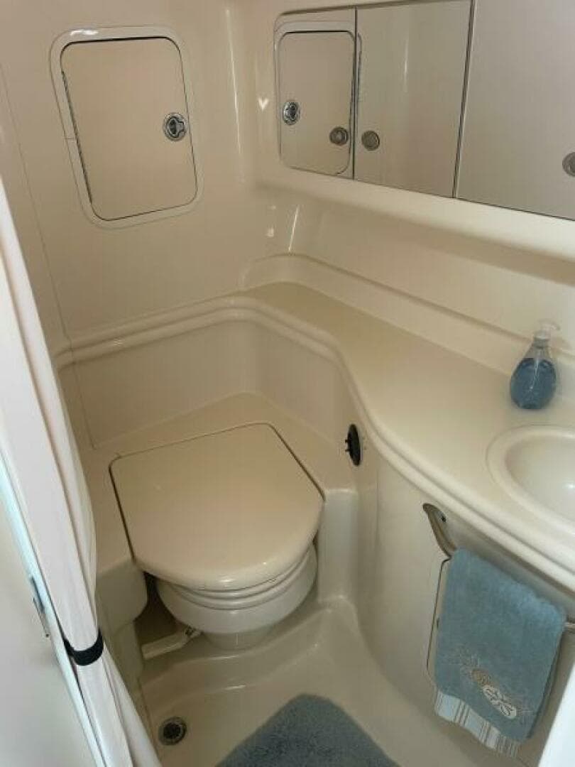 2005 Sea Ray 320 Sundancer — photo 21