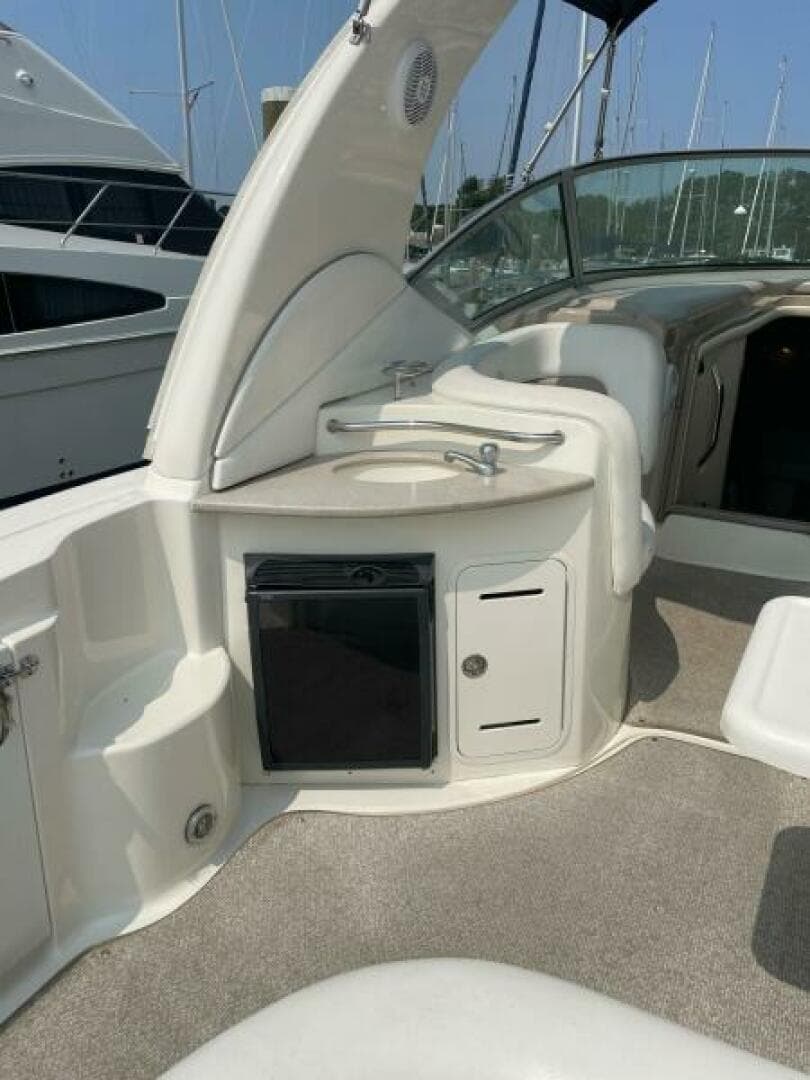 2005 Sea Ray 320 Sundancer — photo 9