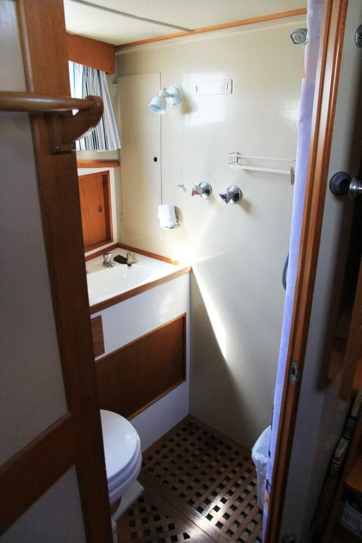 1974 Grand Banks 42 — photo 36