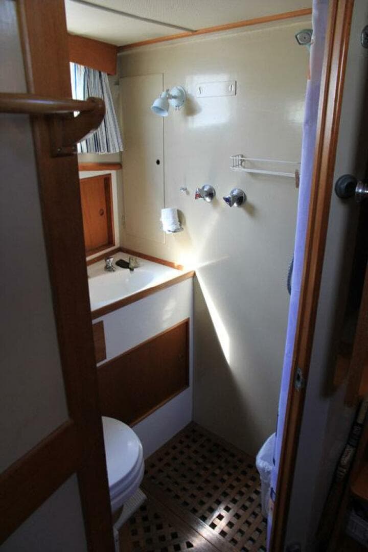 1974 Grand Banks 42 — photo 27