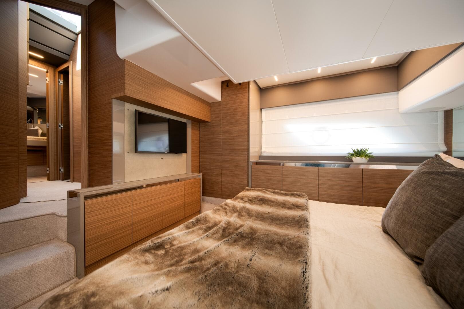 2018 Ferretti Yachts 450 Fly — photo 16