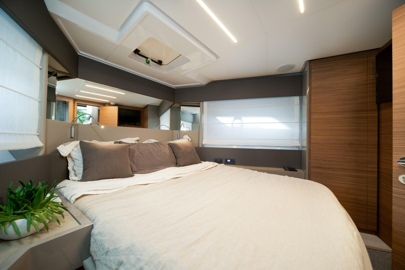 2018 Ferretti Yachts 450 Fly — photo 11