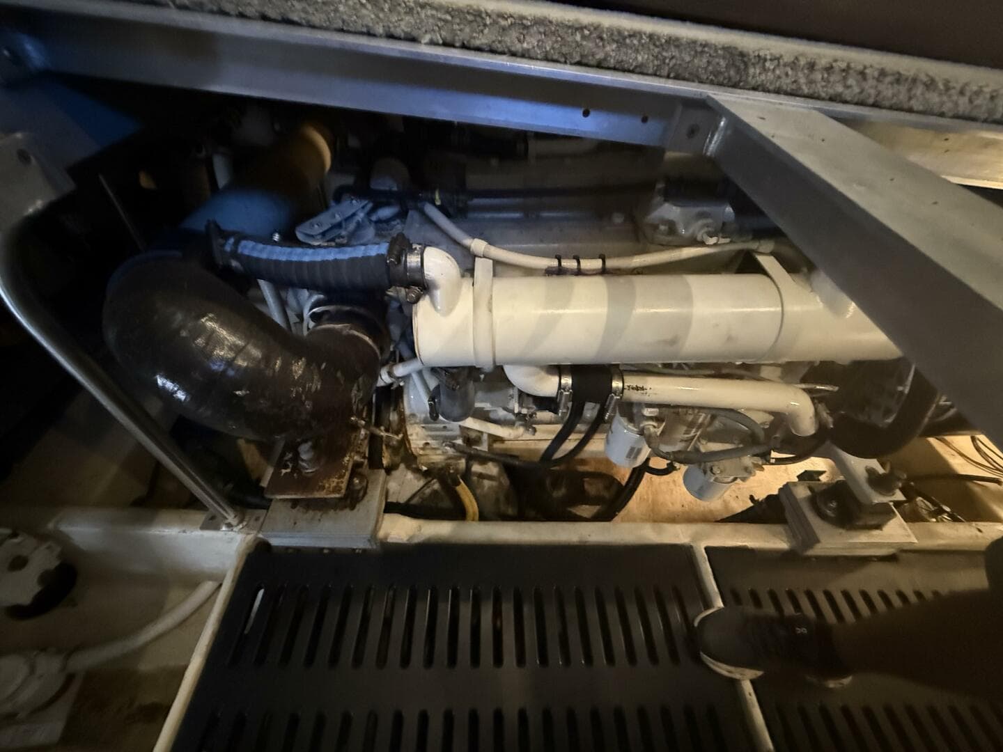 2005 Luhrs — photo 78