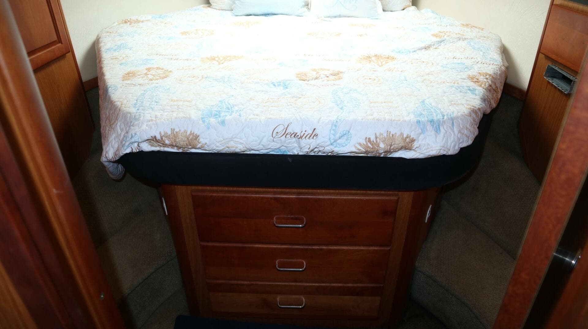 2005 Luhrs — photo 31