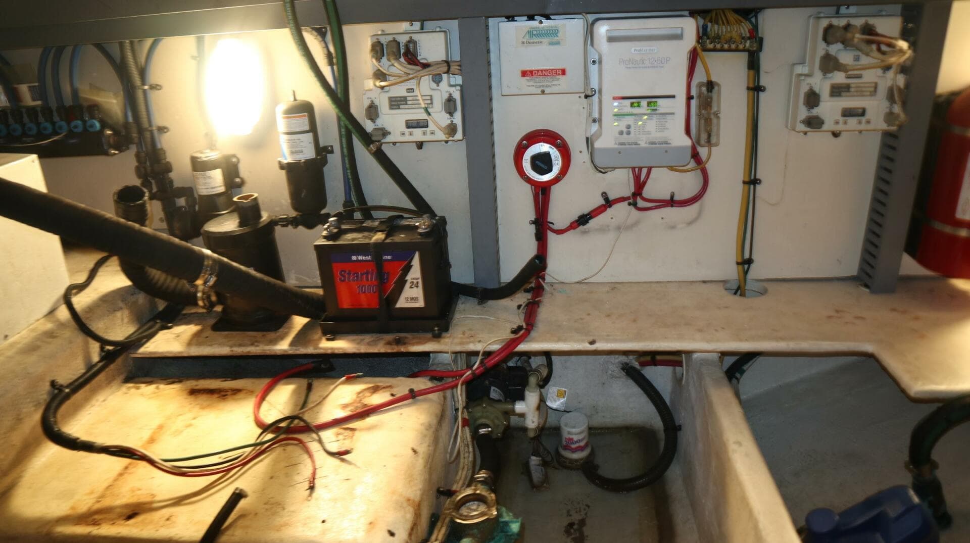 2005 Luhrs — photo 45