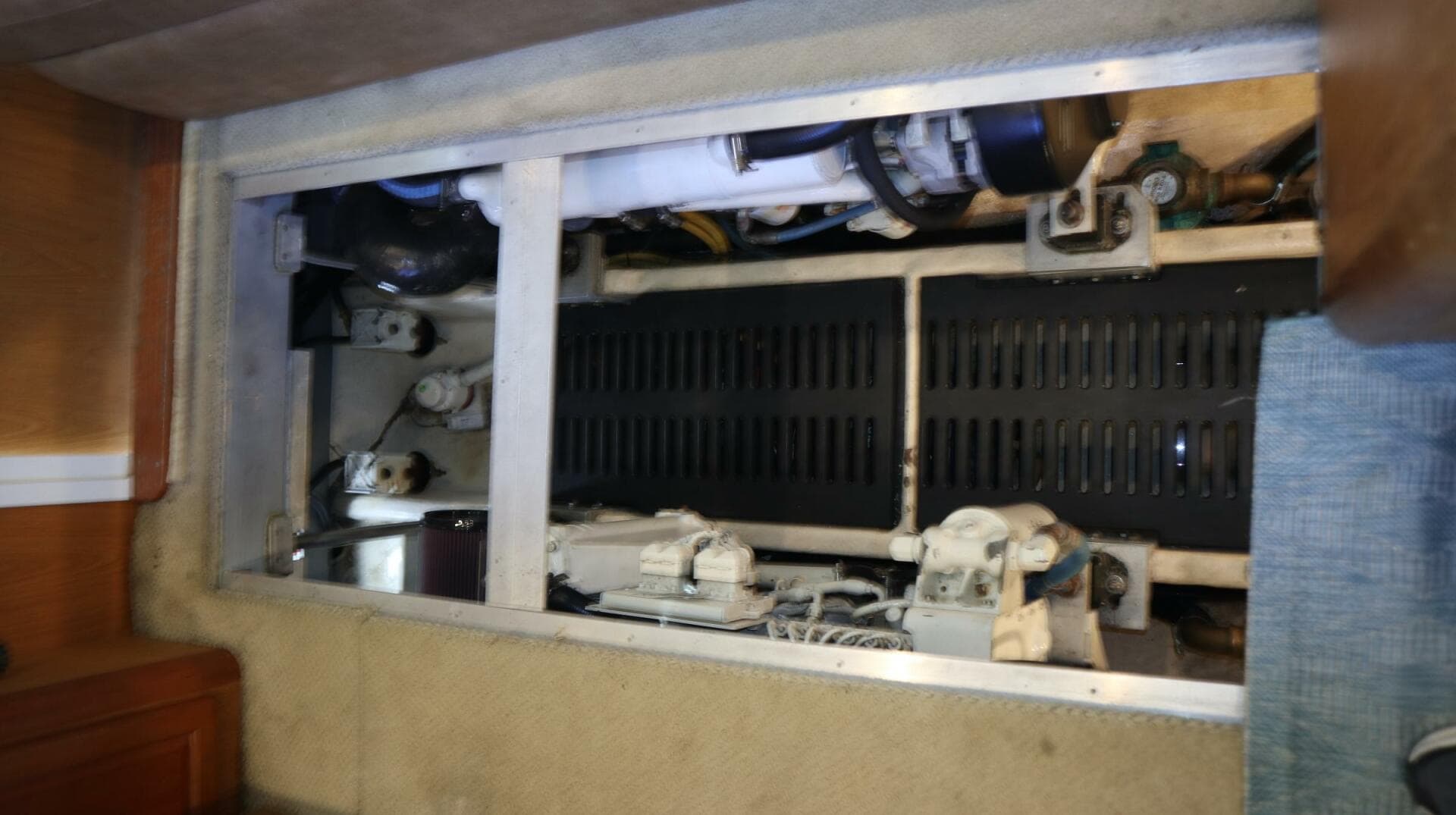 2005 Luhrs — photo 44