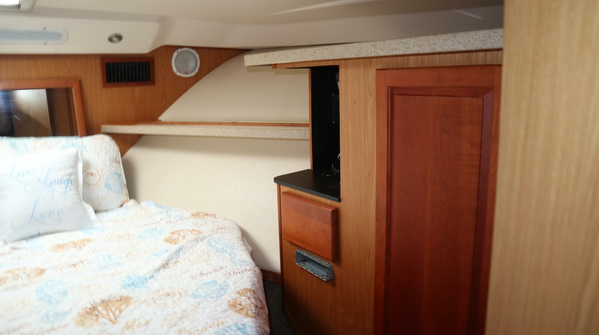 2005 Luhrs — photo 30