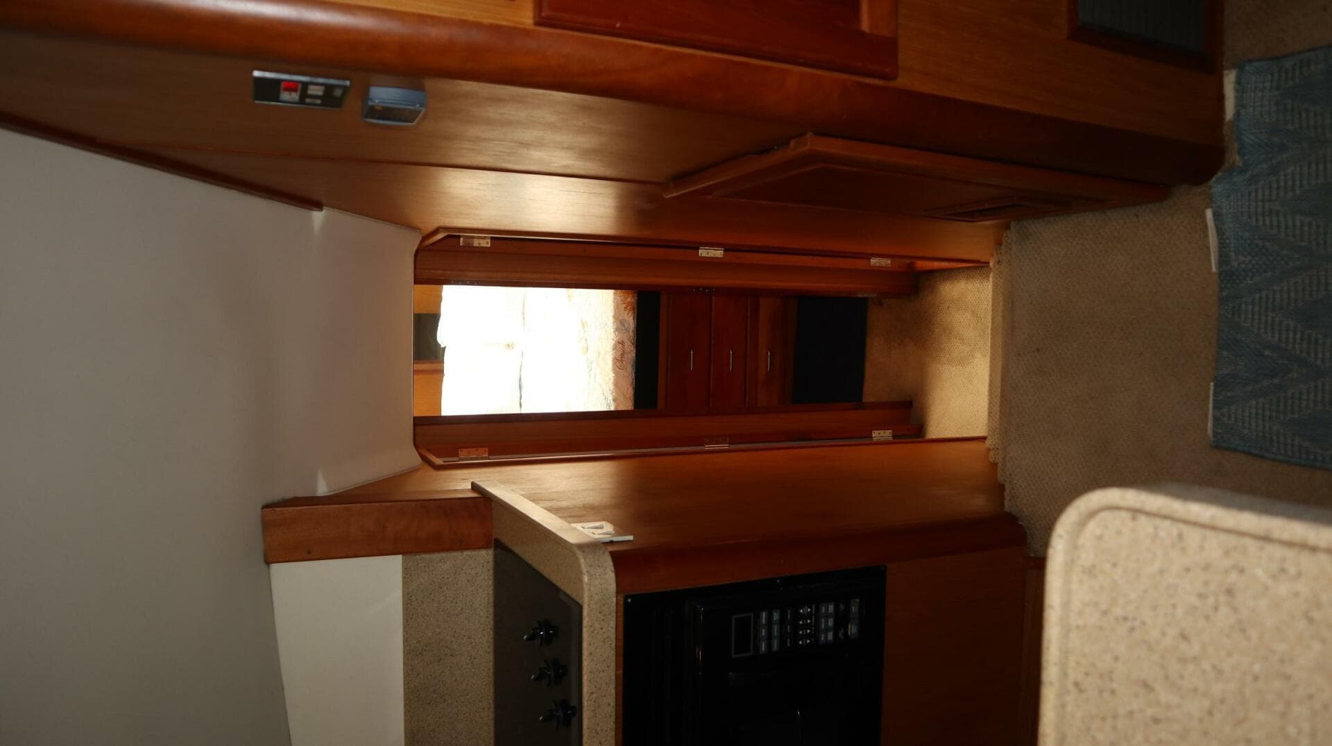 2005 Luhrs — photo 25