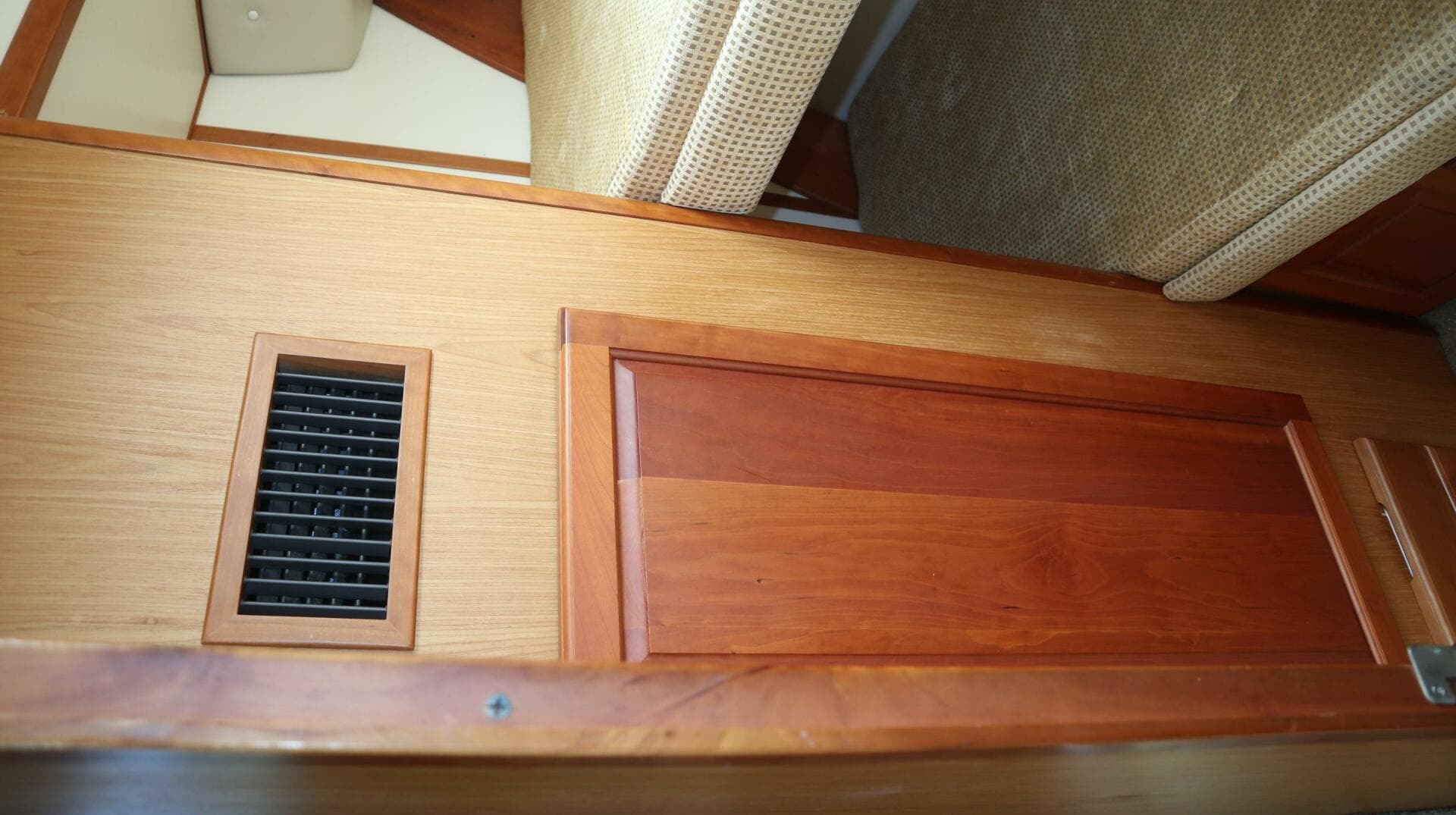 2005 Luhrs — photo 36