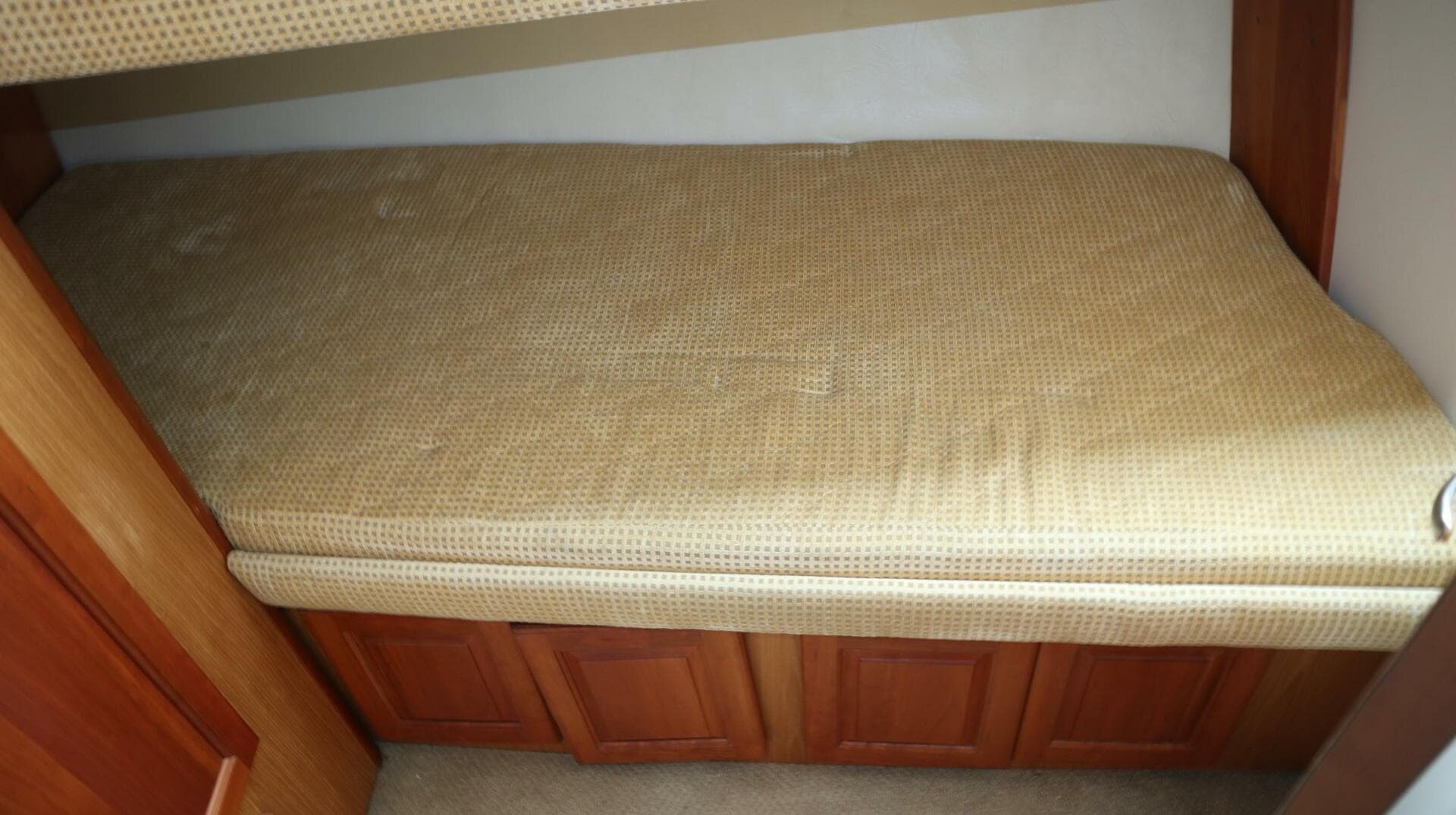 2005 Luhrs — photo 33