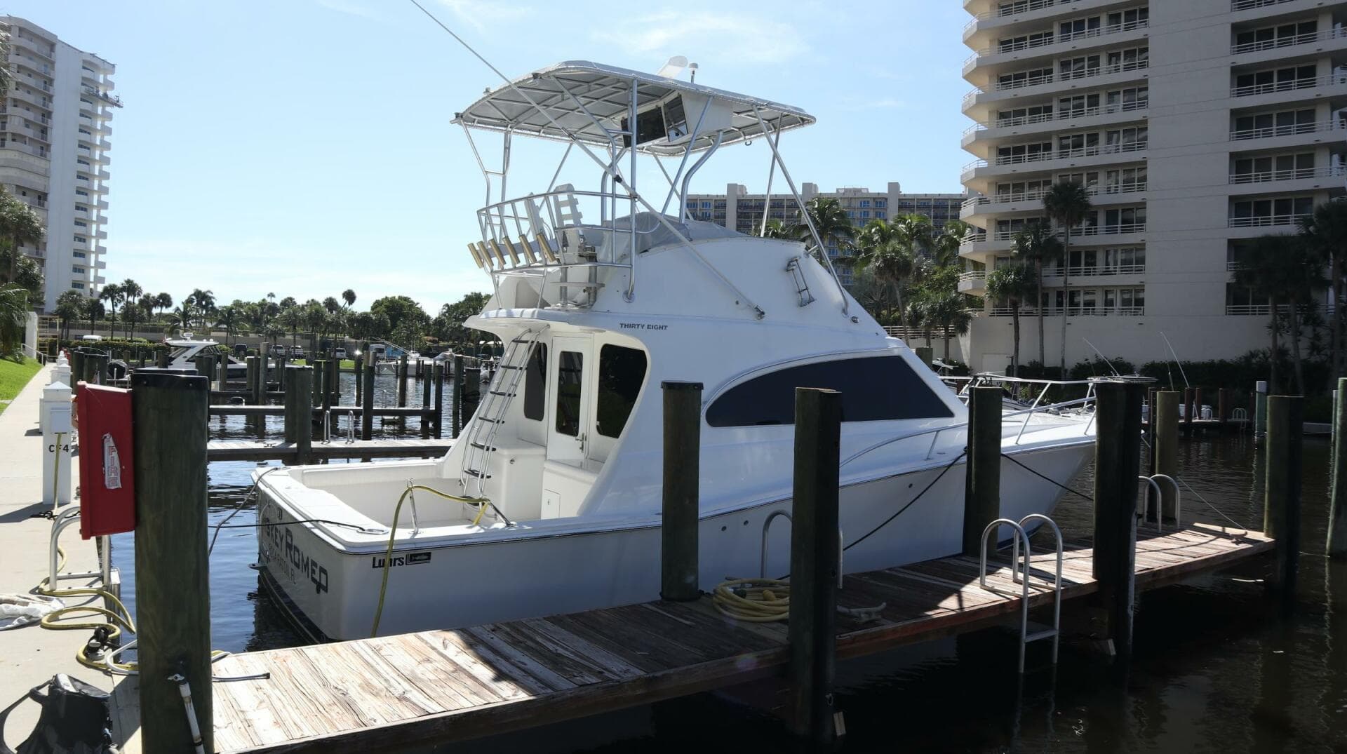 2005 Luhrs — photo 60