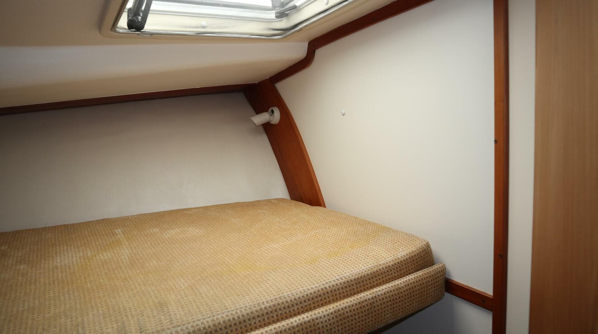 2005 Luhrs — photo 35