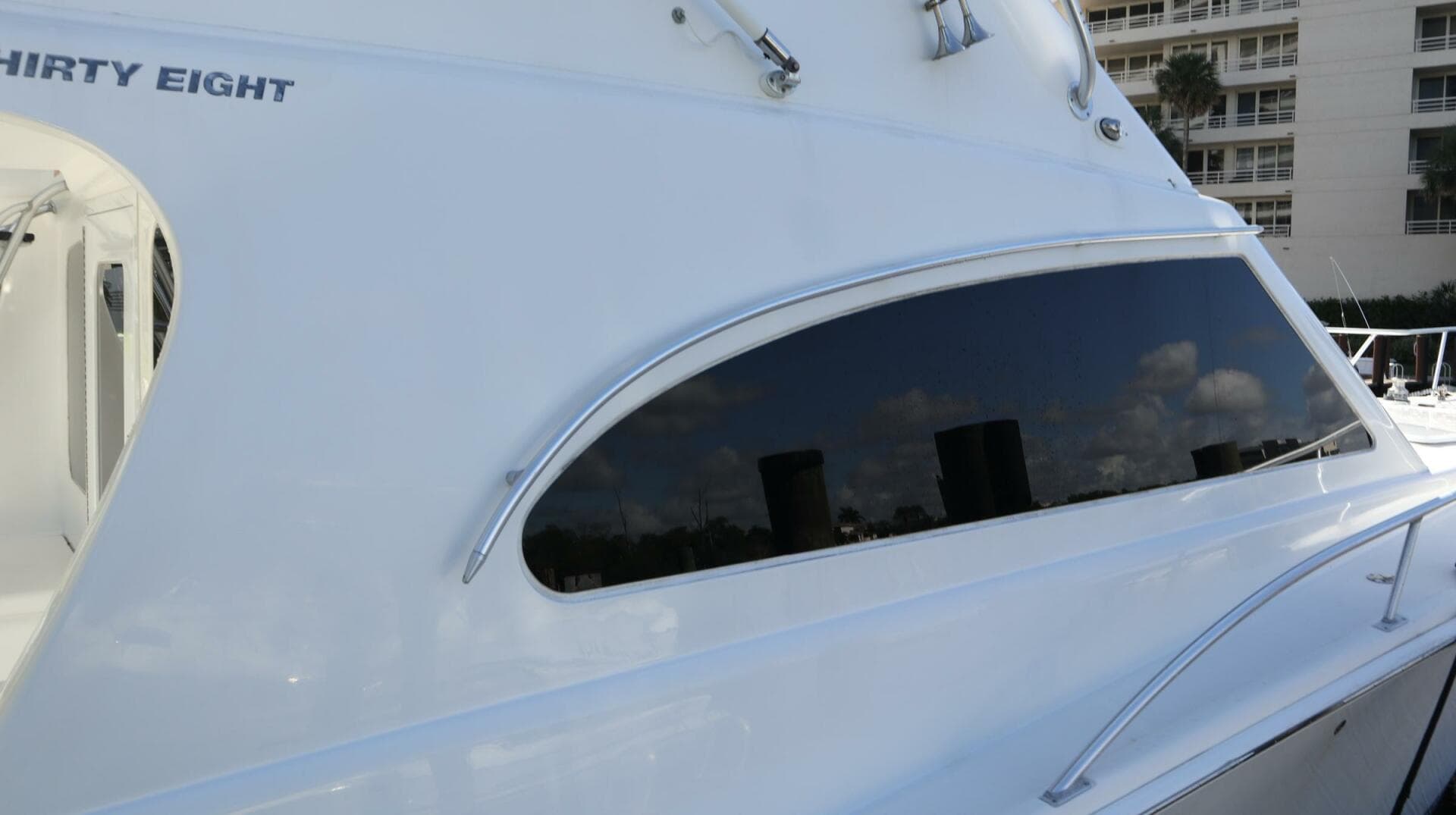 2005 Luhrs — photo 61