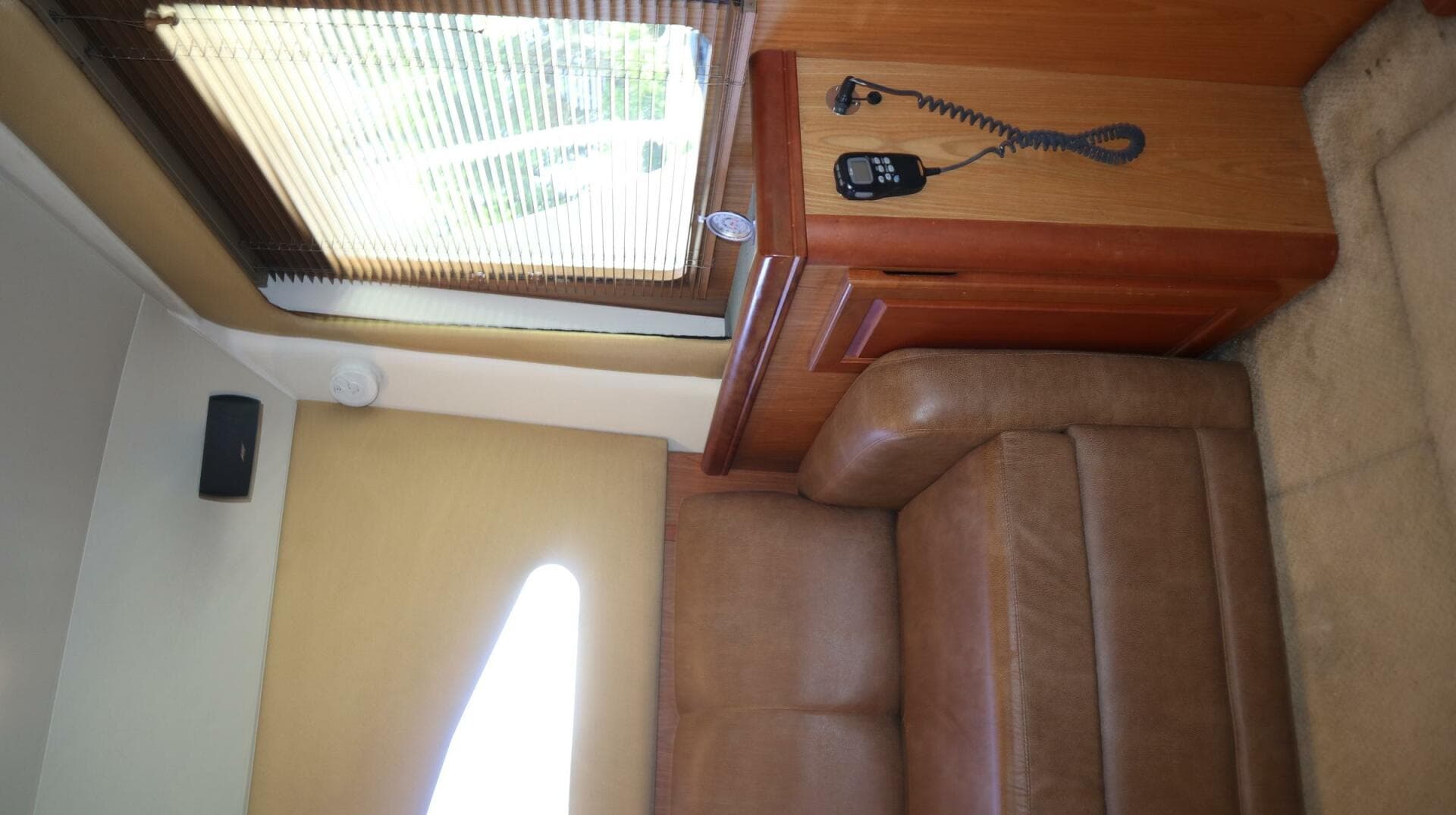 2005 Luhrs — photo 24