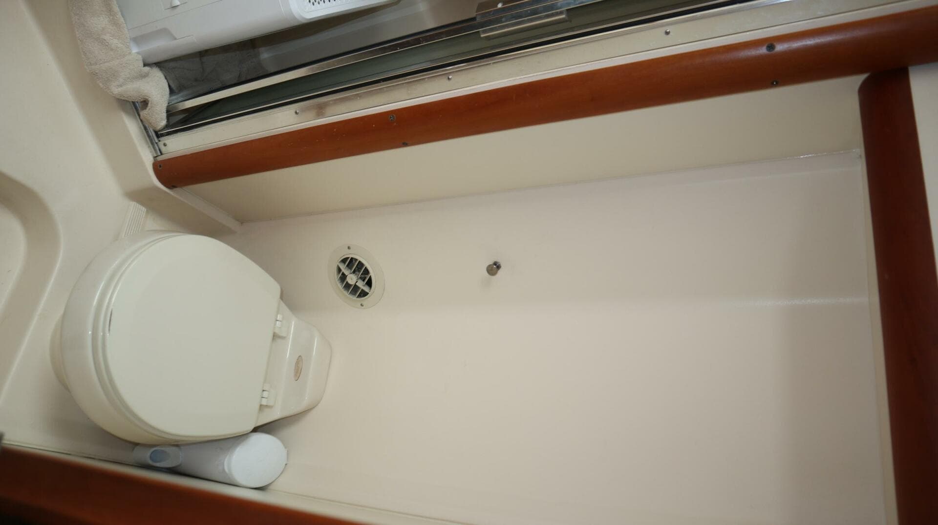 2005 Luhrs — photo 40