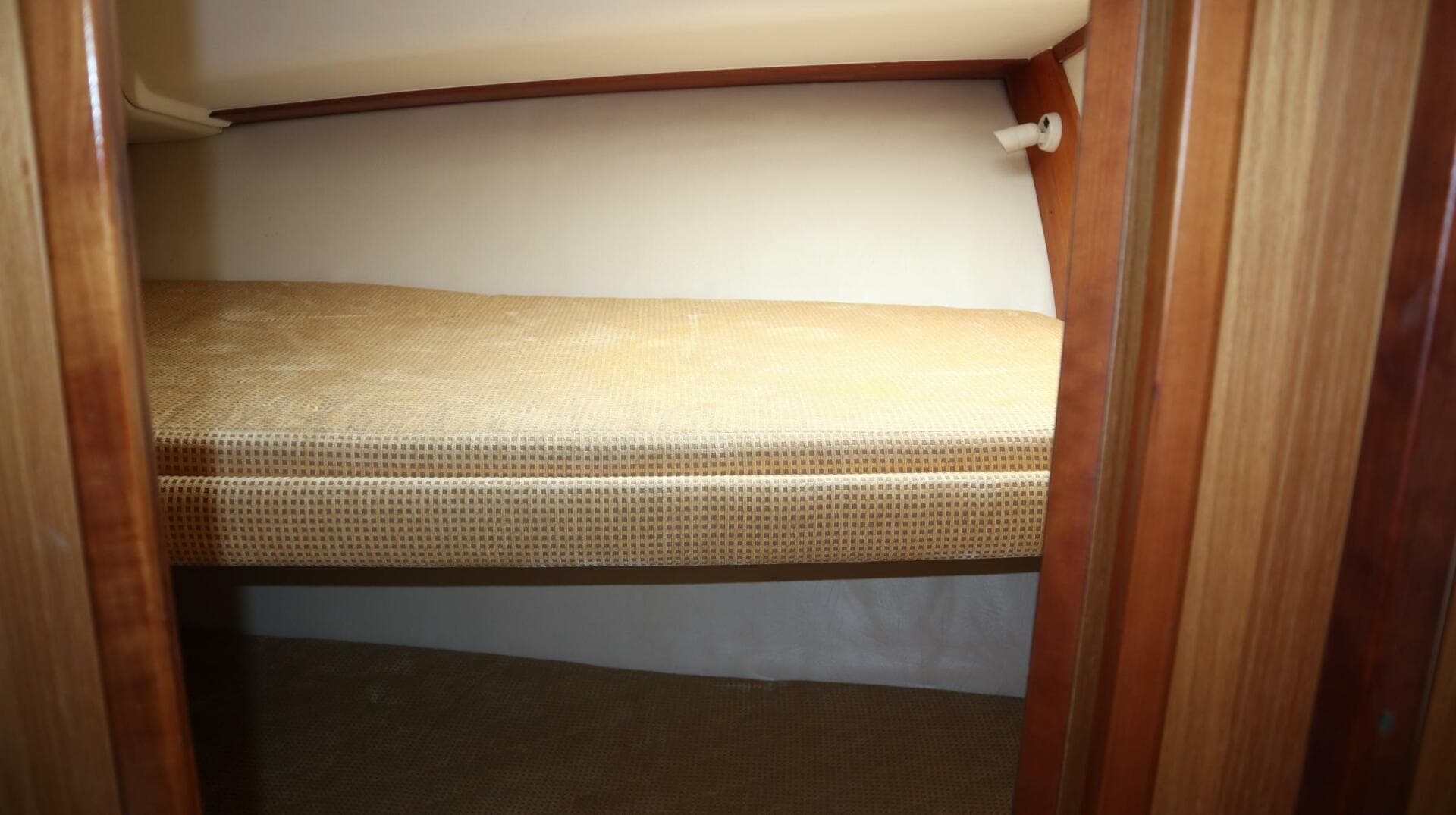 2005 Luhrs — photo 34