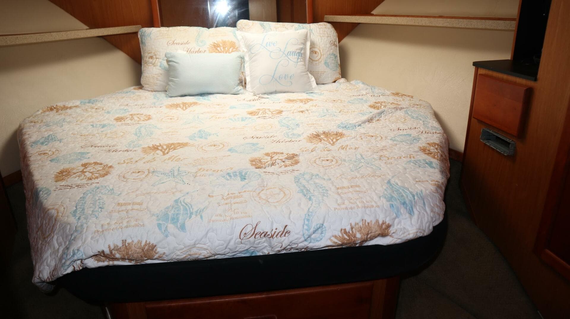 2005 Luhrs — photo 28