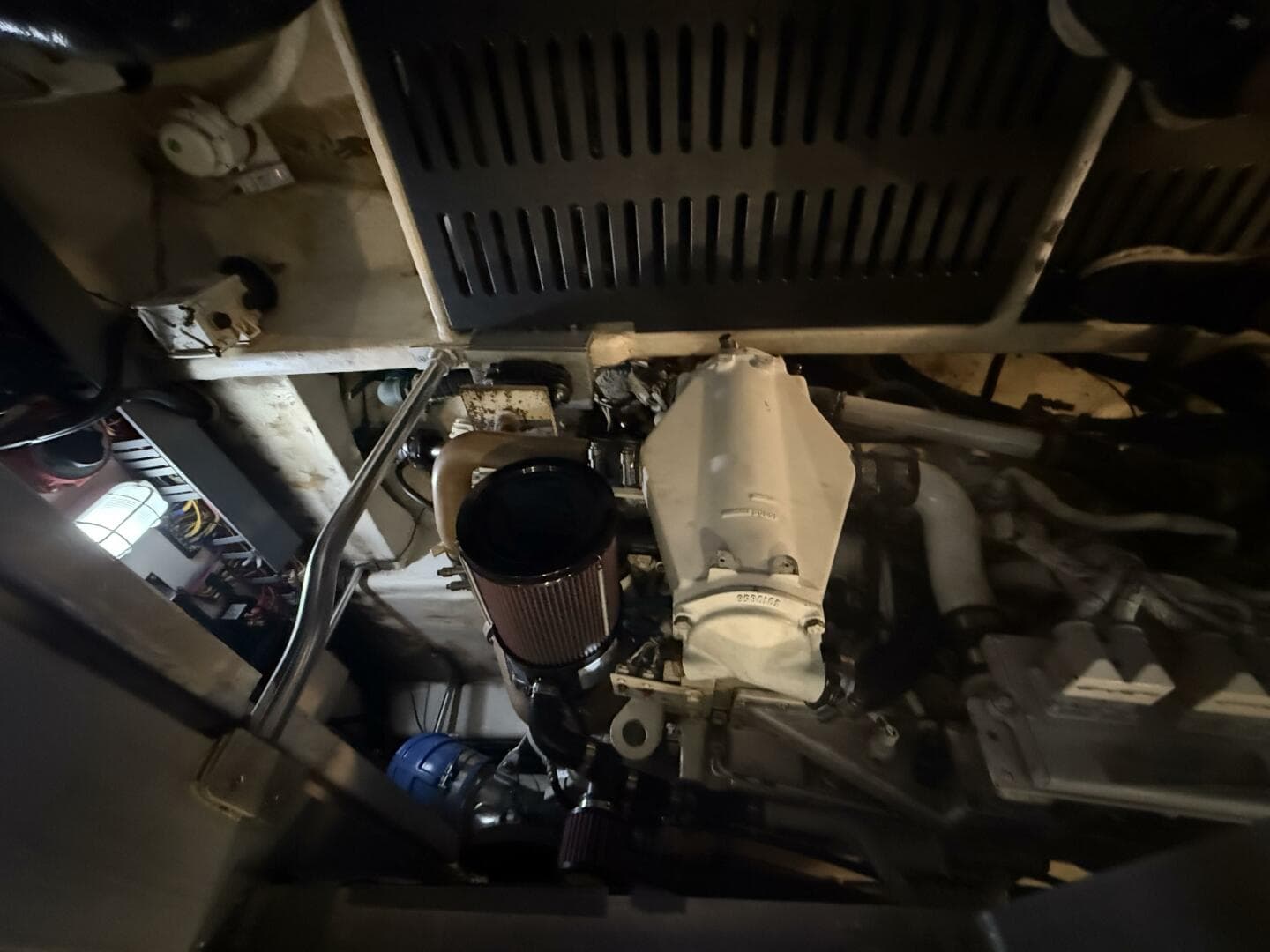 2005 Luhrs — photo 77