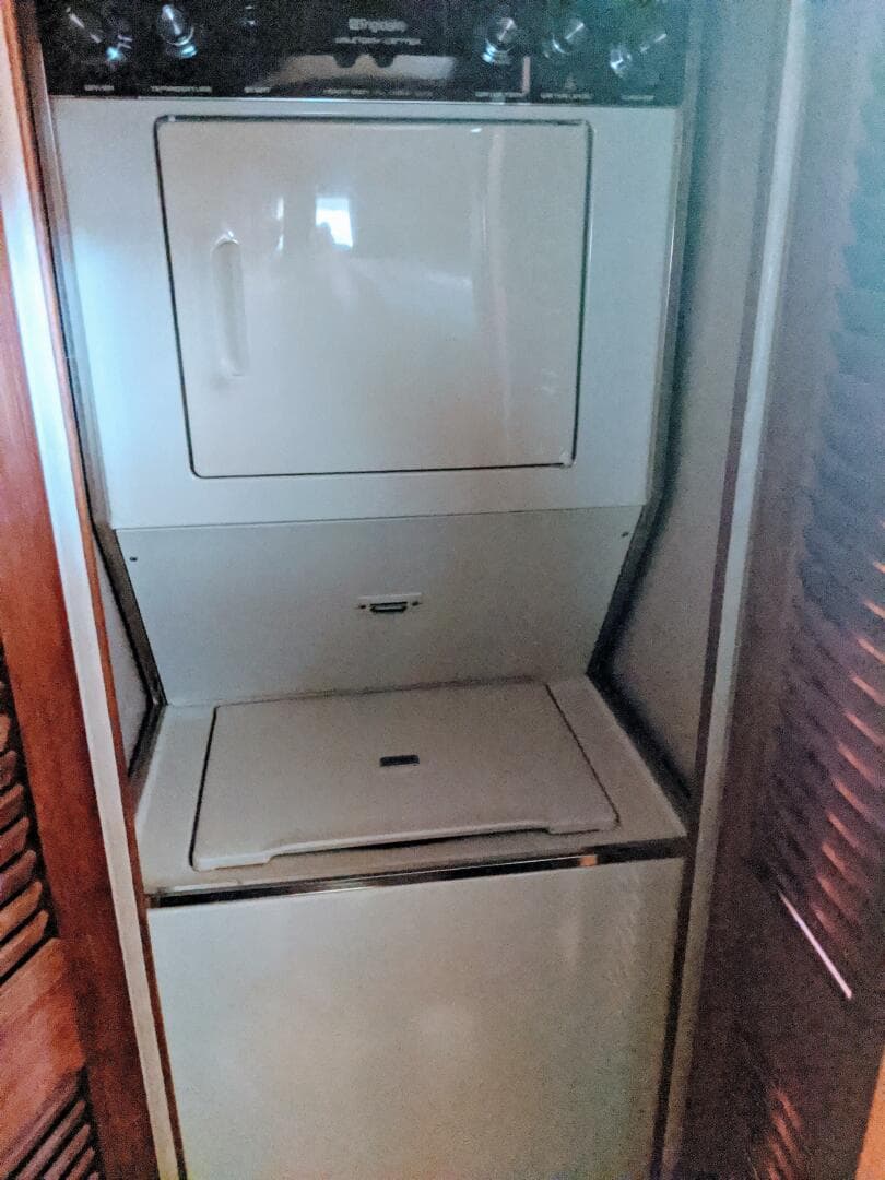 1986 Chris-Craft Constellation — photo 44