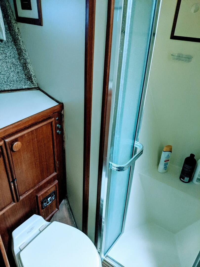 1986 Chris-Craft Constellation — photo 43