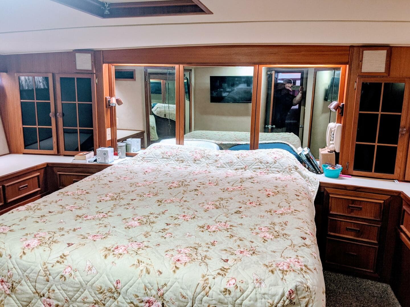 1986 Chris-Craft Constellation — photo 57