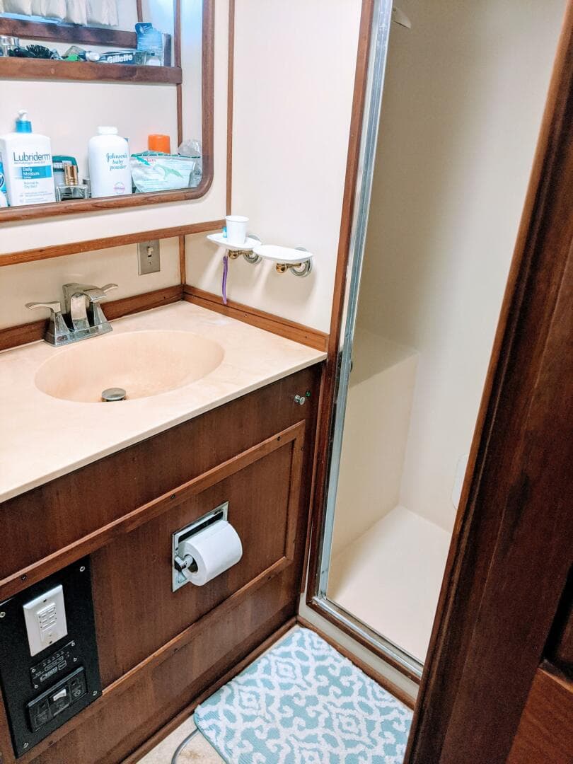 1986 Chris-Craft Constellation — photo 54