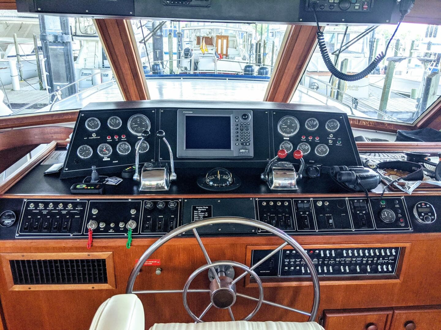 1986 Chris-Craft Constellation — photo 11