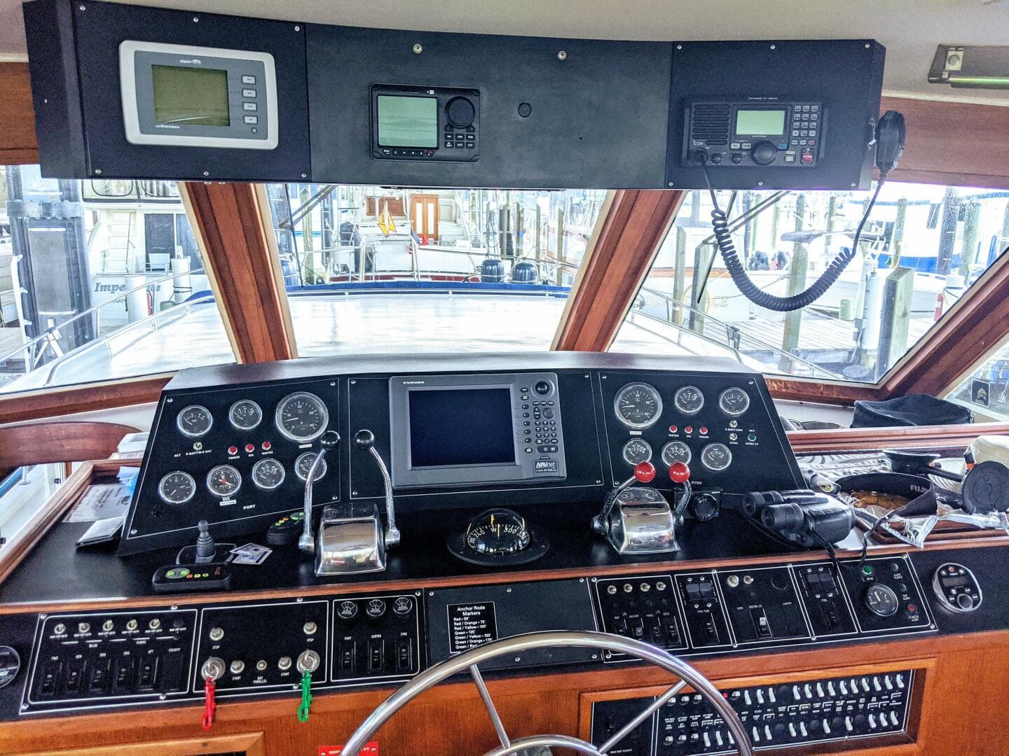 1986 Chris-Craft Constellation — photo 9