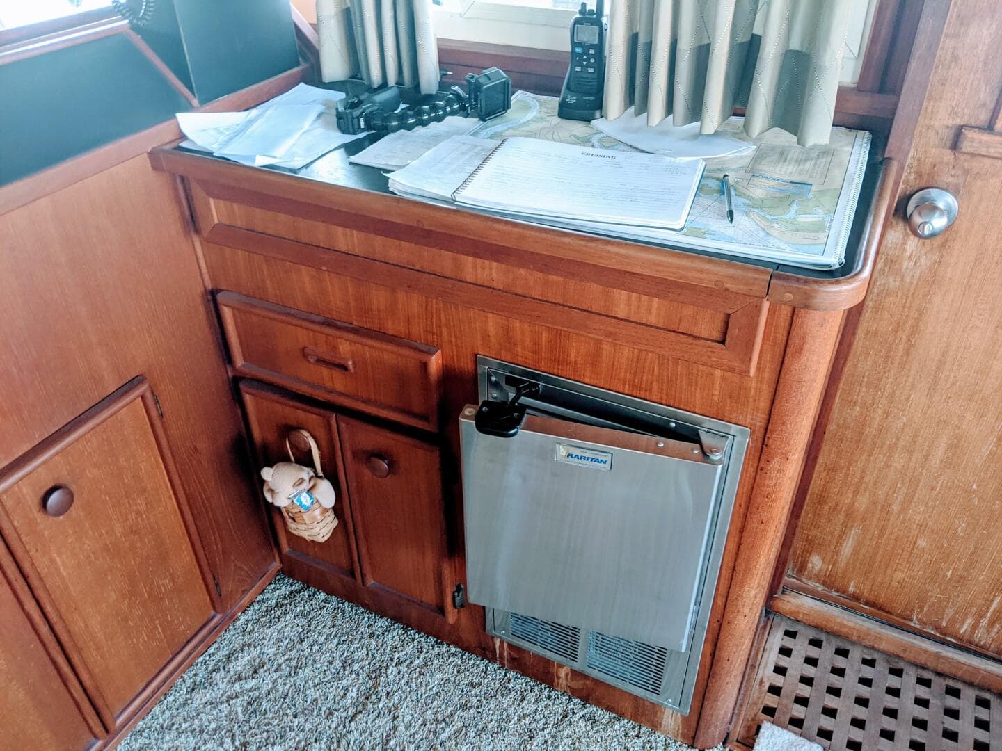 1986 Chris-Craft Constellation — photo 29