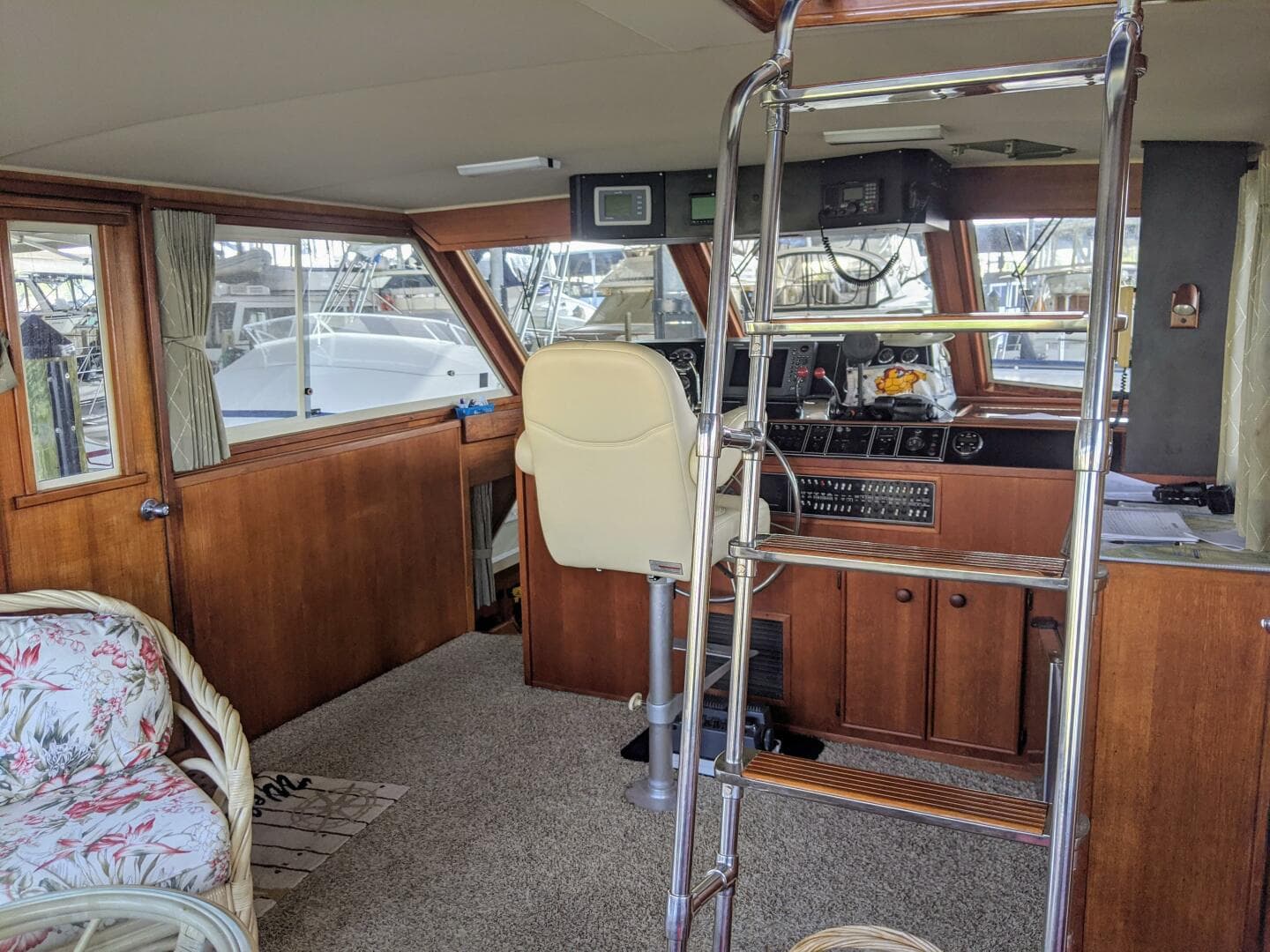 1986 Chris-Craft Constellation — photo 28