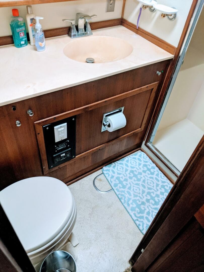 1986 Chris-Craft Constellation — photo 55