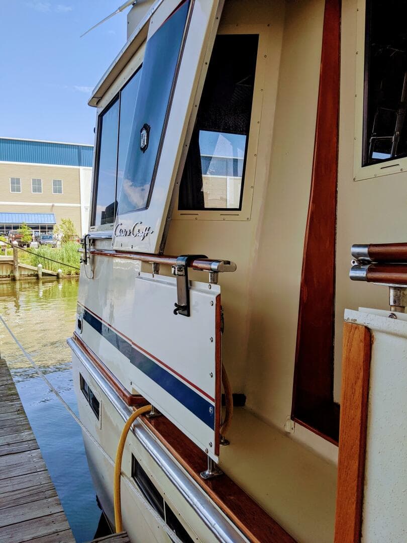 1986 Chris-Craft Constellation — photo 2