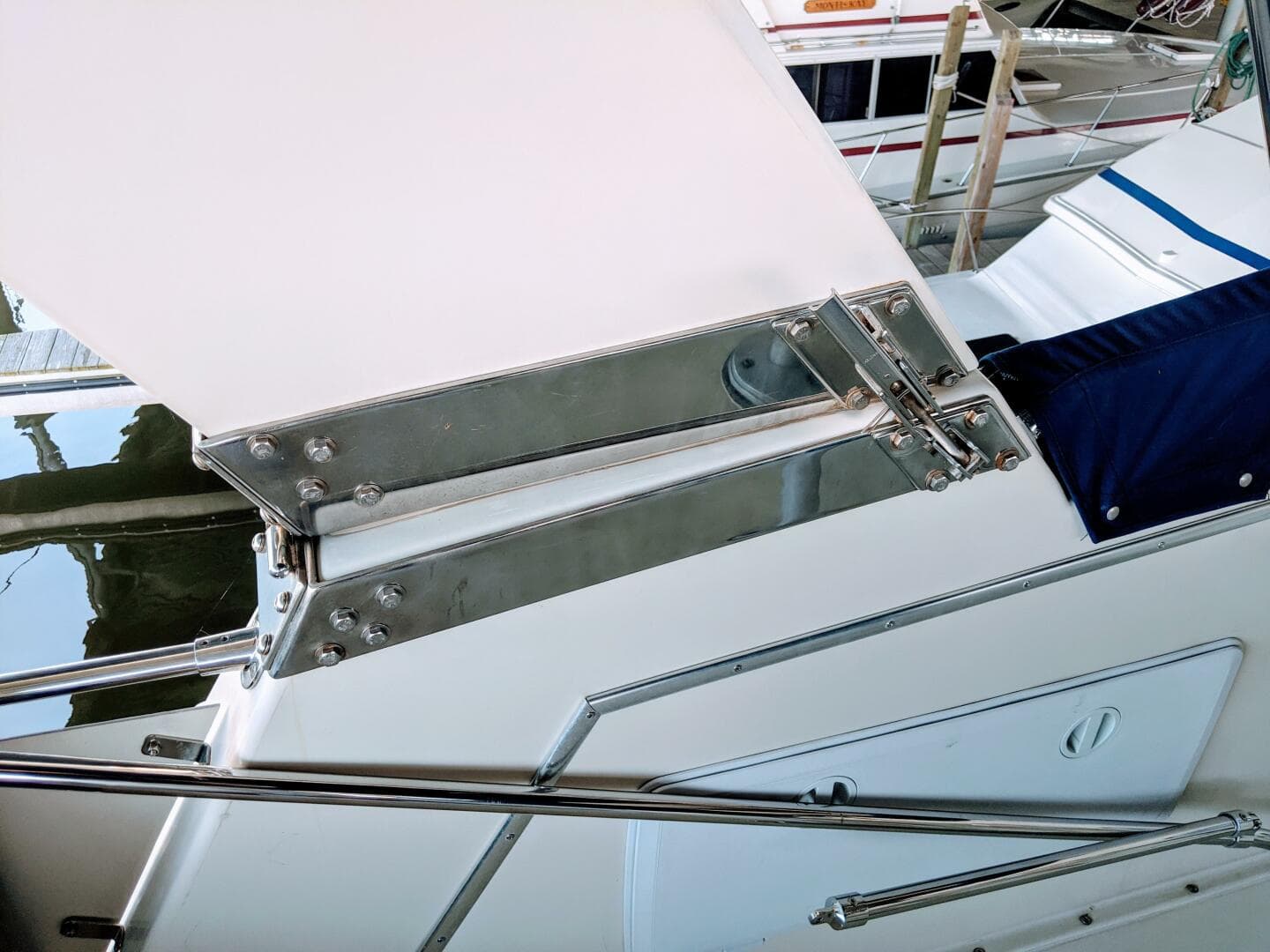 1986 Chris-Craft Constellation — photo 19