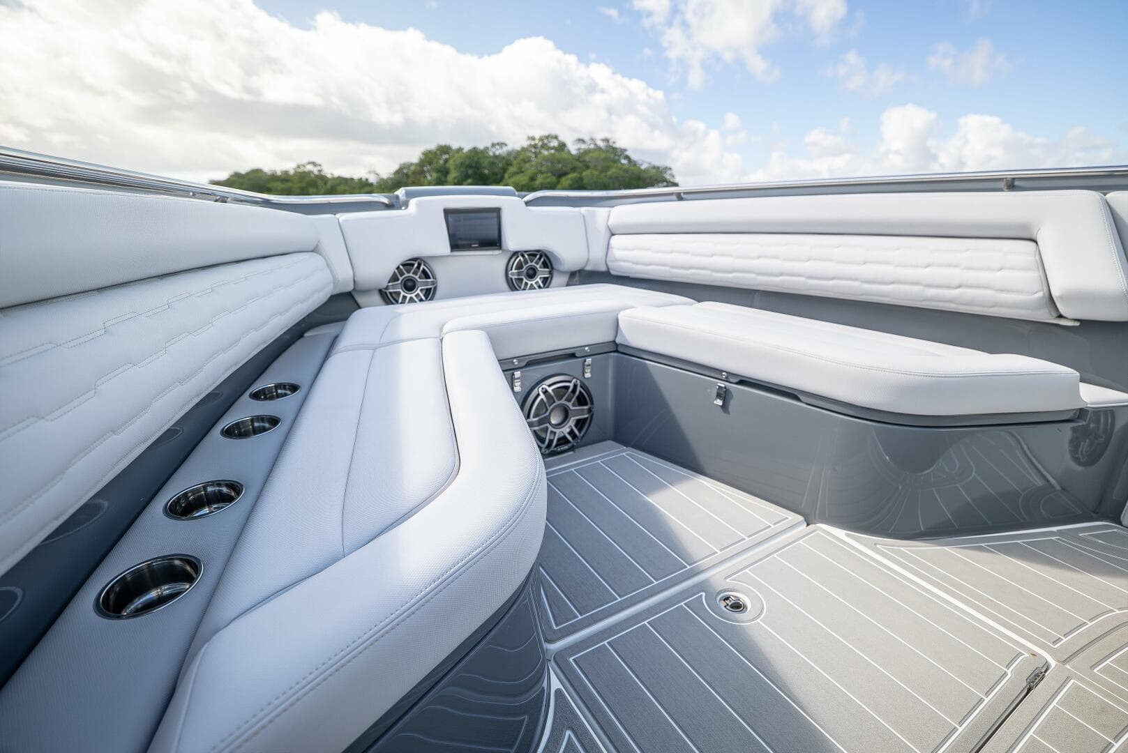 2026 Cigarette 42 Auroris — photo 9