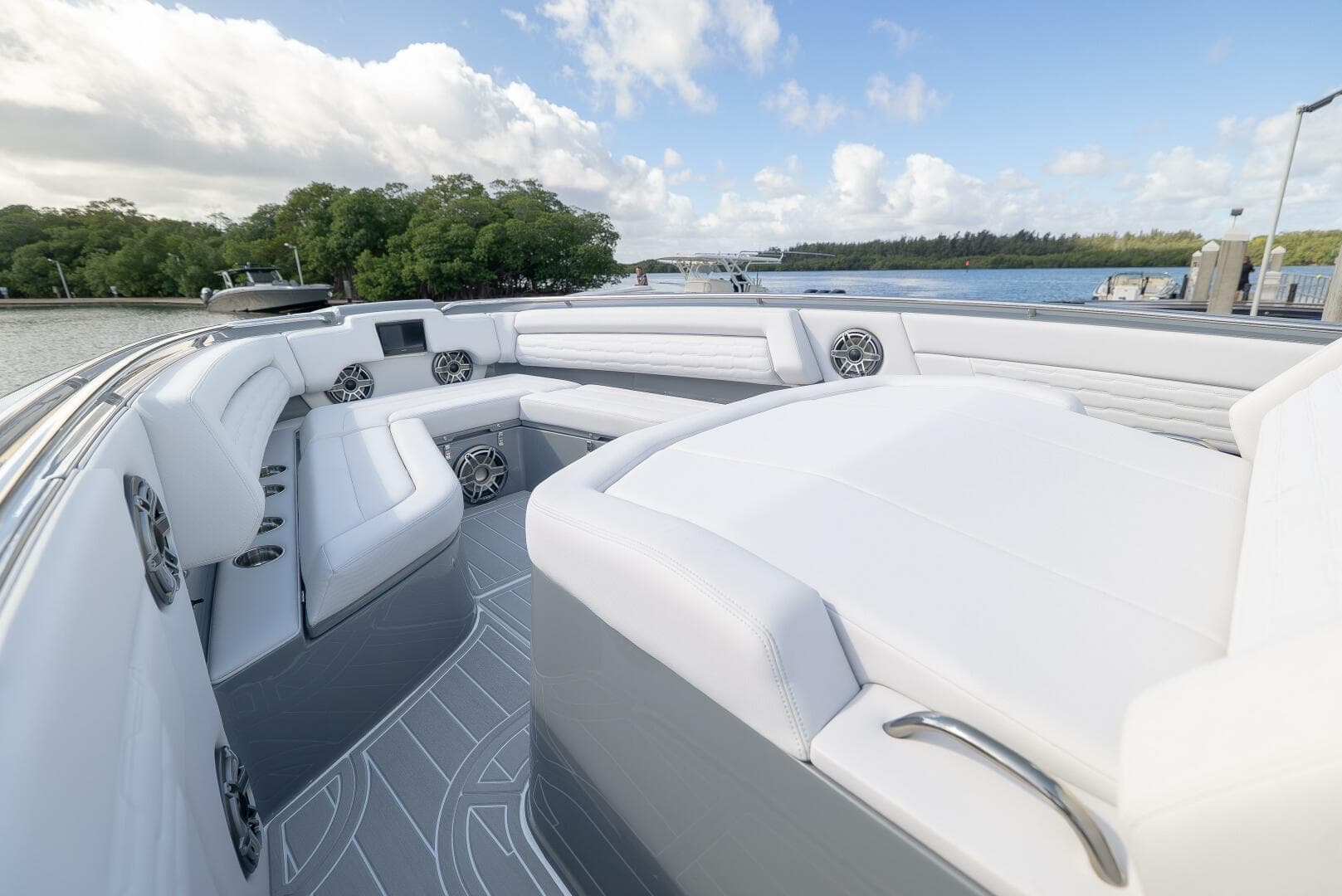 2026 Cigarette 42 Auroris — photo 8